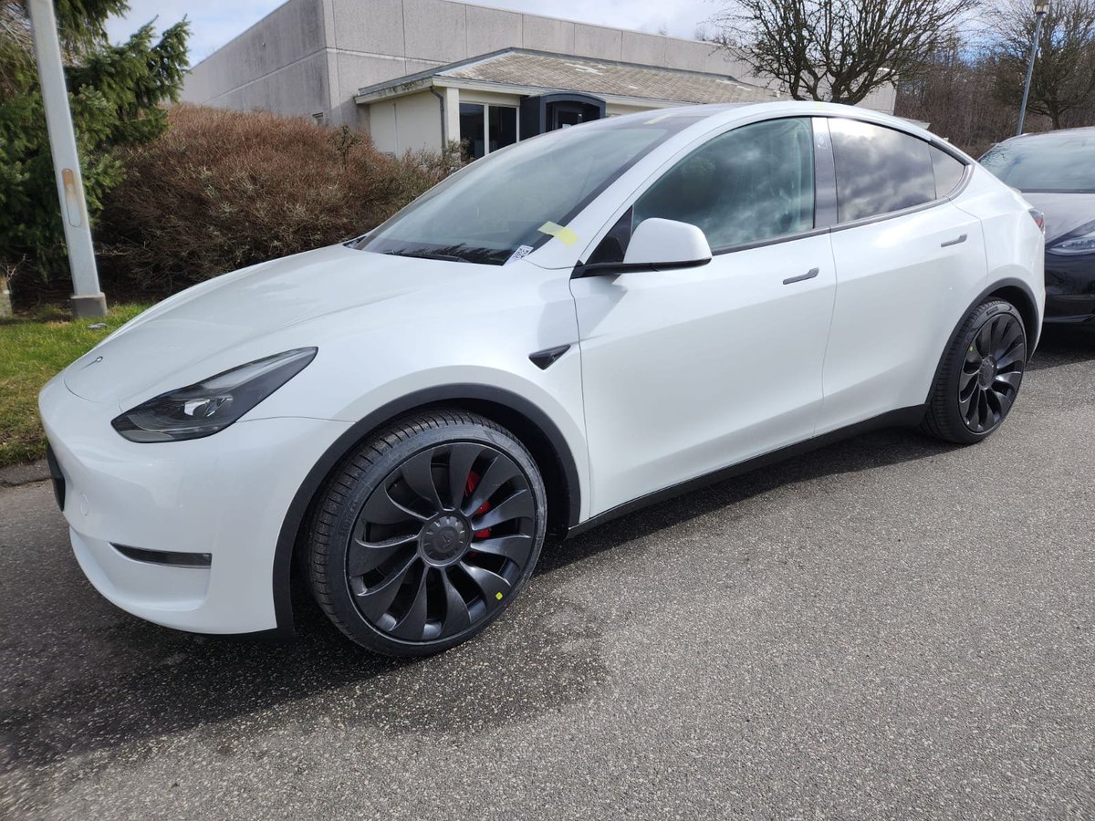 andersdjensen's tweet photo. Picking up my Model Y Performance on Wednesday. Made in Berlin - checked fit and finish outside and everything looks great!. https://t.co/HDewYdoANV