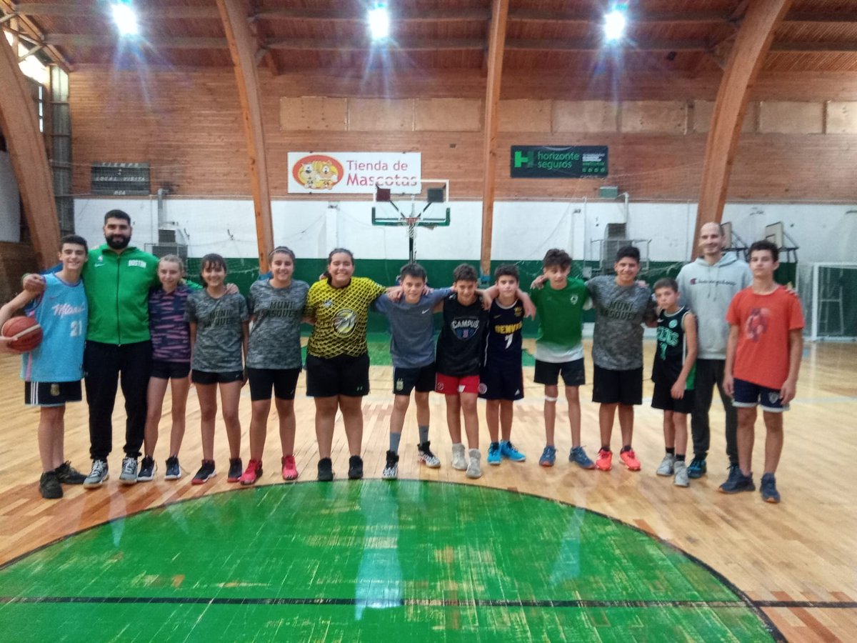 BasquetRioNegro's tweet photo. 🏀 Pasó un lindo fin de semana de concentración y entrenamiento de nuestras preselecciones U13 Femenina y Masculina.

Gracias a los clubes que cedieron sus instalaciones en todas las regiones de la provincia. 

¡Vamos Río Negro! 🔴🔵 https://t.co/DAX862FIxQ
