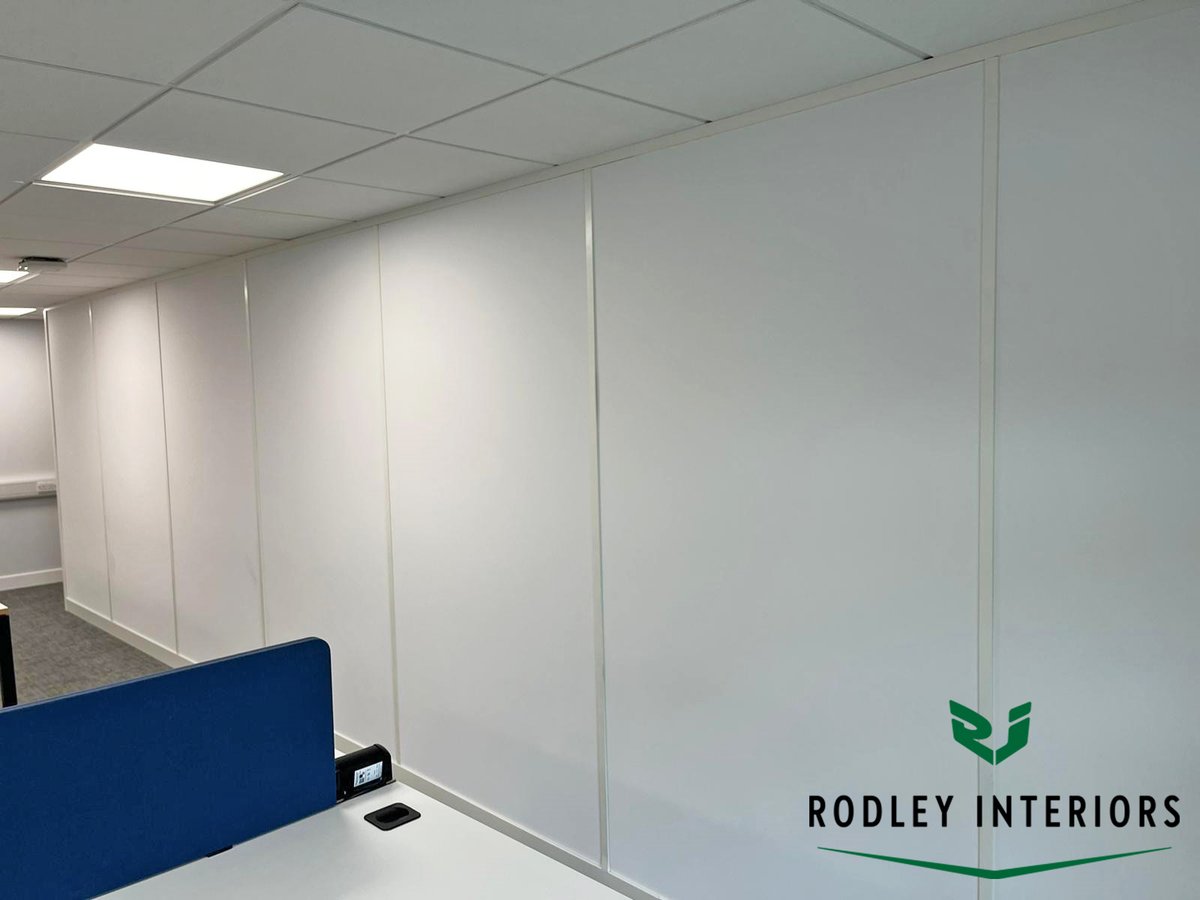rodleyinteriors's tweet photo. Soundproof office partitions divide this Leeds workspace. Take a look at our Aluminium Office Partitions page here...https://t.co/1fdxt0wpin #soundproofwalls #officepartitioning #aluminiumpartitions #leeds #rodleyinteriors https://t.co/xst4UTv5fd