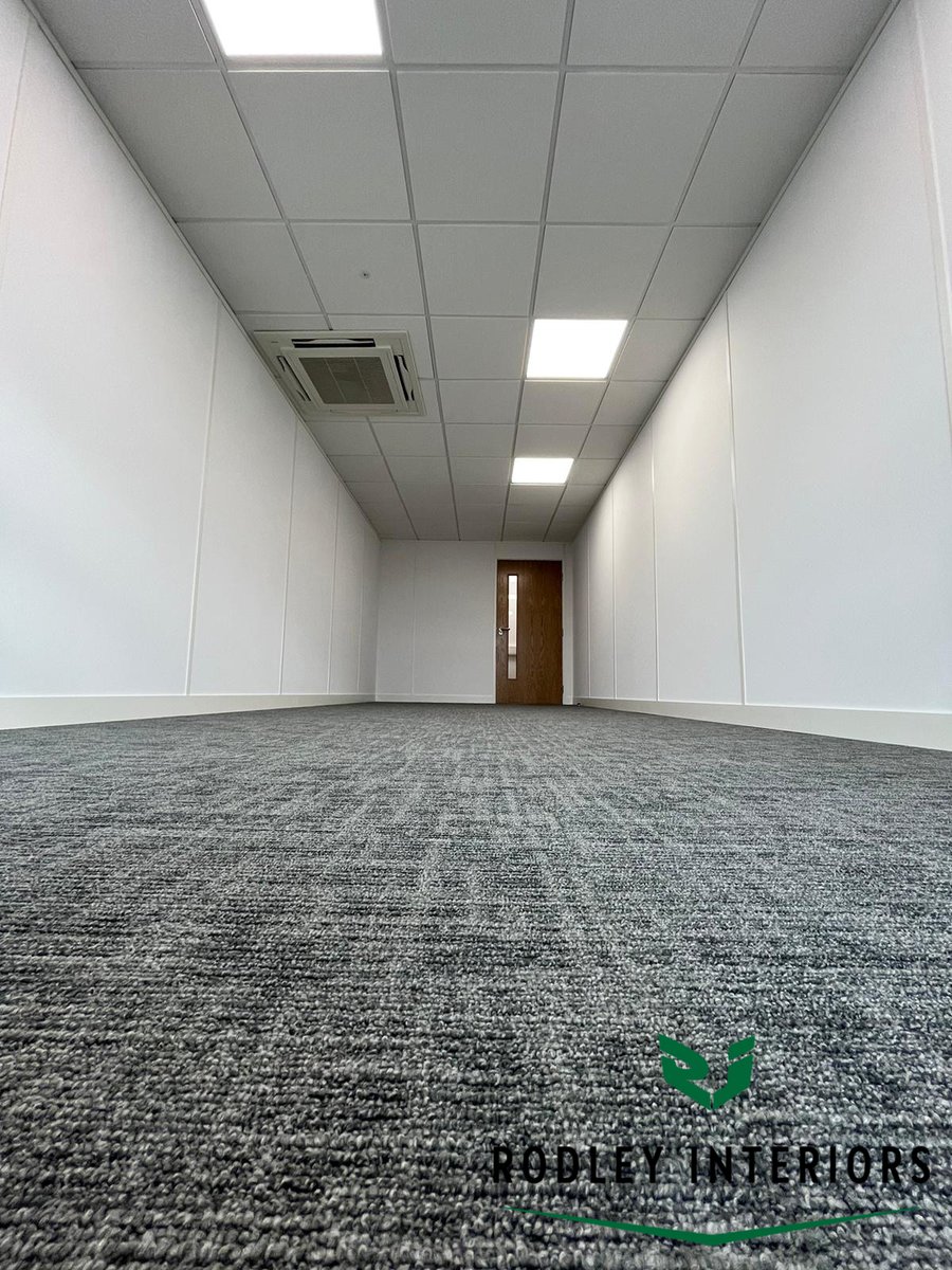 rodleyinteriors's tweet photo. Soundproof office partitions divide this Leeds workspace. Take a look at our Aluminium Office Partitions page here...https://t.co/1fdxt0wpin #soundproofwalls #officepartitioning #aluminiumpartitions #leeds #rodleyinteriors https://t.co/xst4UTv5fd