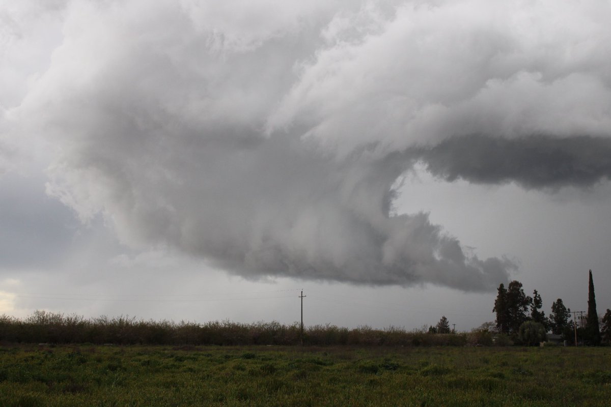 US_Stormwatch's tweet photo. The great San Joaquin Valley Supercell of 2023. 

5 hours and over 60 miles of chasing this beast. https://t.co/5qJO29X8X6