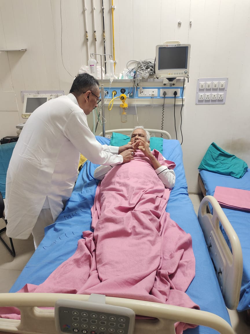 अपने मित्र किरोडी लाल मीणा का हाल चाल जानने SMS अस्पताल पहुचे महाराज विश्वेन्द्र सिंह <a href="/DrKirodilalBJP/">Dr. Kirodi Lal Meena</a> <a href="/BharatpurOne/">Deepak Singh</a>