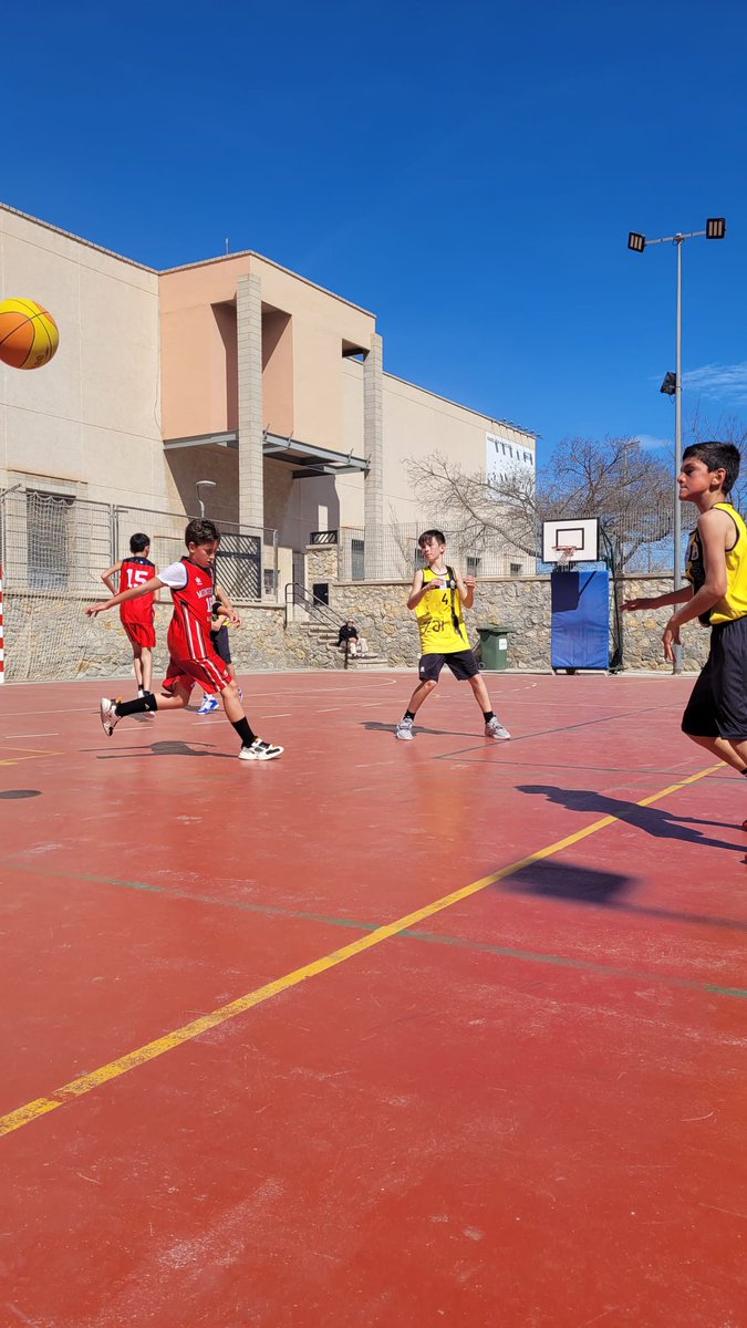 zar_obras's tweet photo. 🏀  Final Alevín Masculino Preferente. 

@CDADESAVI
 72-34 
@basquetmontemar

 . #fbcvdirecto #AdesaviYellowBoys

💪 Amplia victoria que nos afianza en el segundo puesto de la clasificación https://t.co/FMwGAh67bQ