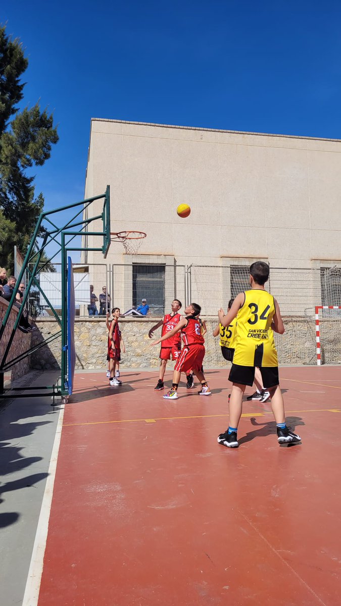 zar_obras's tweet photo. 🏀  Final Alevín Masculino Preferente. 

@CDADESAVI
 72-34 
@basquetmontemar

 . #fbcvdirecto #AdesaviYellowBoys

💪 Amplia victoria que nos afianza en el segundo puesto de la clasificación https://t.co/FMwGAh67bQ