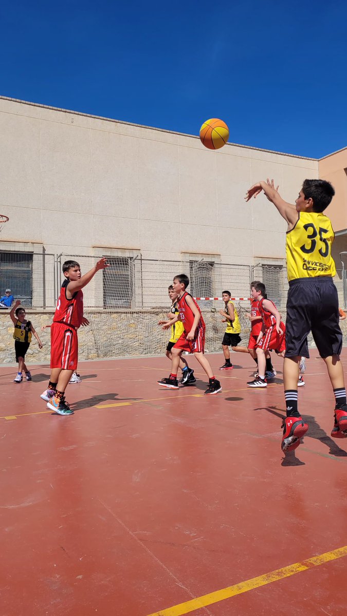 zar_obras's tweet photo. 🏀  Final Alevín Masculino Preferente. 

@CDADESAVI
 72-34 
@basquetmontemar

 . #fbcvdirecto #AdesaviYellowBoys

💪 Amplia victoria que nos afianza en el segundo puesto de la clasificación https://t.co/FMwGAh67bQ