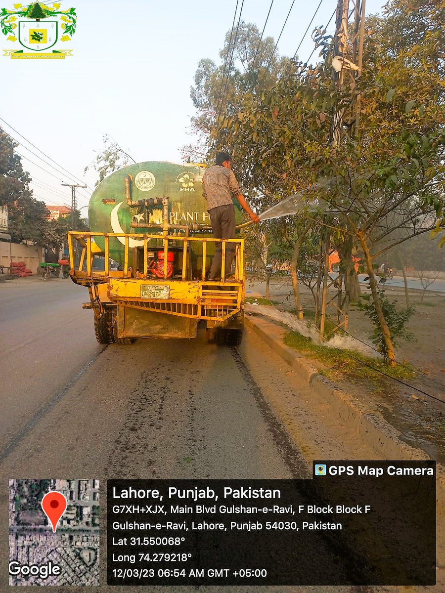 PhaLhr's tweet photo. فضائی آلودگی اور سموگ کے خاتمہ کے لیے پی ایچ اے کی واٹر ٹینک گاڑی شادمان ،کینٹ ، گلشن راوی اورریلوے کالونی کے مختلف علاقوں کی گرین بیلٹس ، درختوں اور پودوں کو واش کررہی ہے۔
@cmopunjabpk @CS_Punjab @commissionerlhr
#Treewashing #Watering #Lahore https://t.co/rW8s9rIAC5