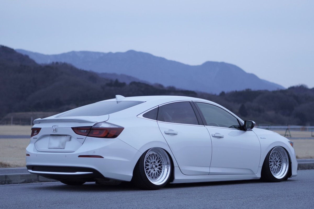 superstarwheel's tweet photo. ホンダ インサイトに「シェブロンM2」(オープン)
US感漂うボディーにダブルステップリム(18インチ)が馴染みます。

シェブロンレーシングM2
https://t.co/4RDGVGWlsm

#chevlonracing #honda #insight #jdm #acura #シェブロンレーシング #シェブロンレーシングm2 #ホンダ #インサイト #アキュラ https://t.co/vPJCPkpATj