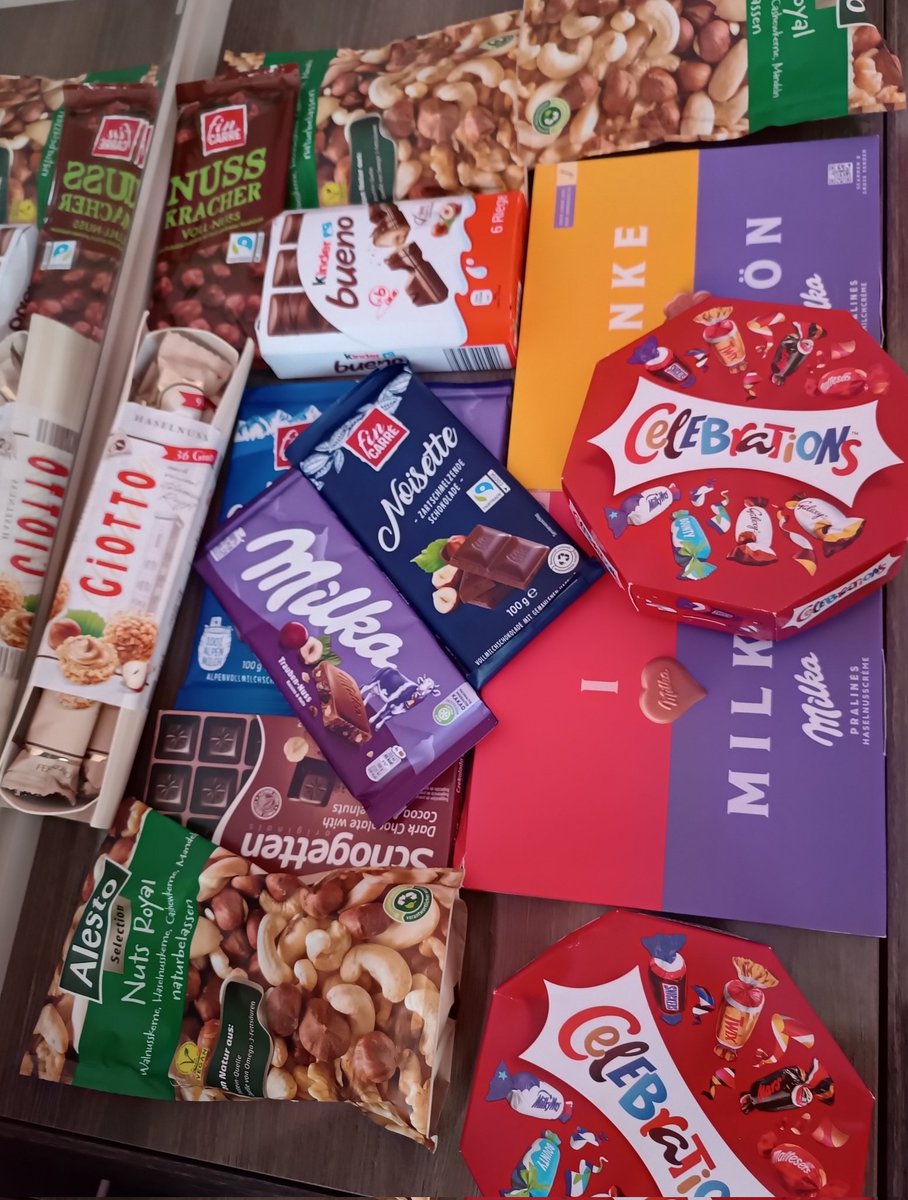 Çikolata sevdiğim doğrudur bu alman olursa daha çok severim 🥰siz bakın ben yerim bunun için kopacaksa kiyamet varsın kopsun 😁😁