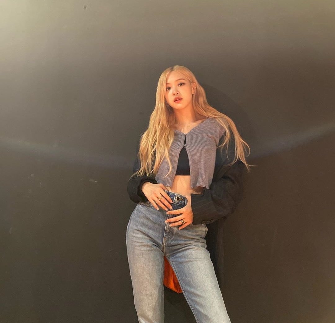 rosé pics tweet media