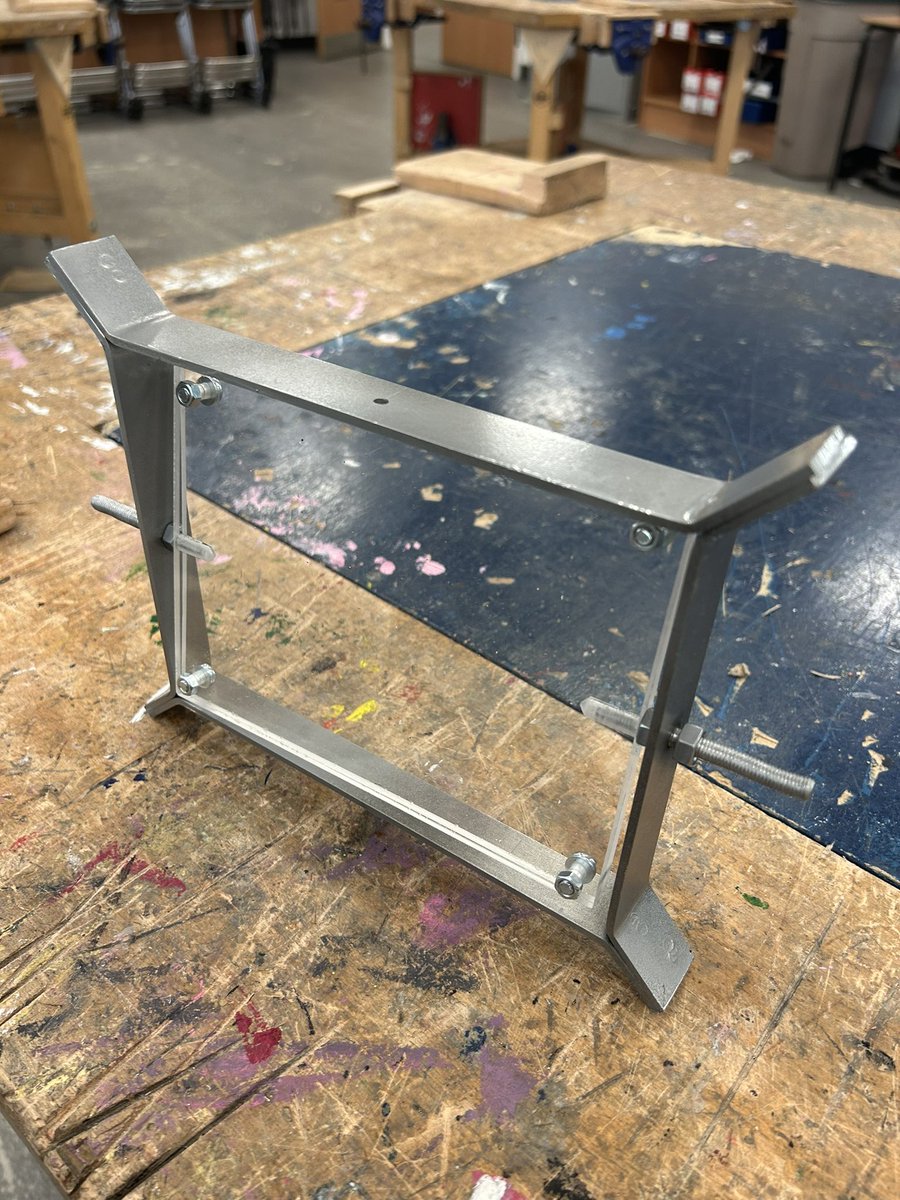 DuncanrigDET's tweet photo. Great to see the S3 Design &amp; Manufacture cohort finishing off their metalwork picture frame! https://t.co/FO3ig7uwUc