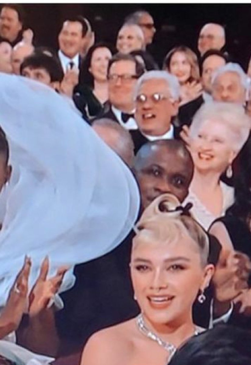 TheRedGlasses's tweet photo. Nobody was more uncomfortable at the #Oscars than this guy https://t.co/huqwG7CYFL