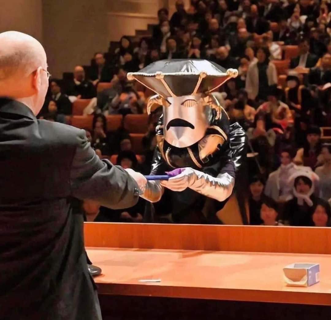 Kyoto university in Japan, allows students to wear whatever they want to their graduation ceremony.😂

Thread