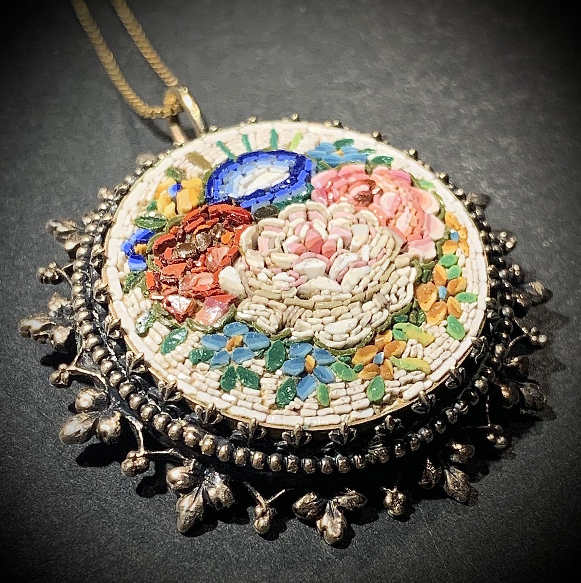 antichitaghetto's tweet photo. “It’s the little things that are vital. Little things make big things happen” - John Wooden
#micromosaic #micromosaico #mikromosaik #micromosaïque #pendente #pendant #pendantif #anhänger #antiquariato #antiques #antiquestore #jewels #jewelry #bijoux #antiquejewels https://t.co/pb2v8akjfi