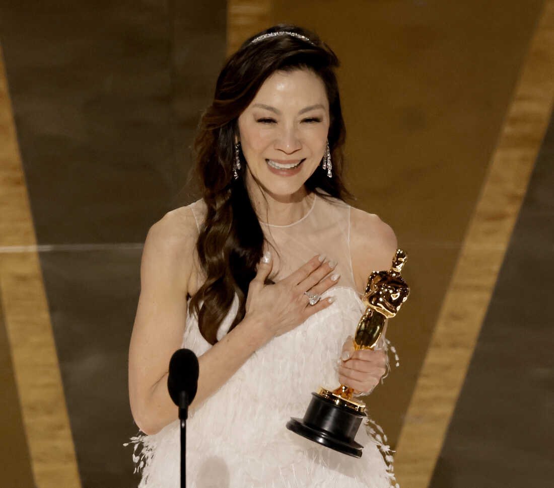 speechlemedia's tweet photo. 🏆🇺🇸 - OSCARS 2023 :

• Meilleur acteur : 
Brendan #Fraser - « The Whale ».

• Meilleure actrice :
Michelle #Yeoh - « Everything Everywhere All At Once ».

#Oscar #TheWale #EverythingAllAtOnce https://t.co/l34fzBKfM7