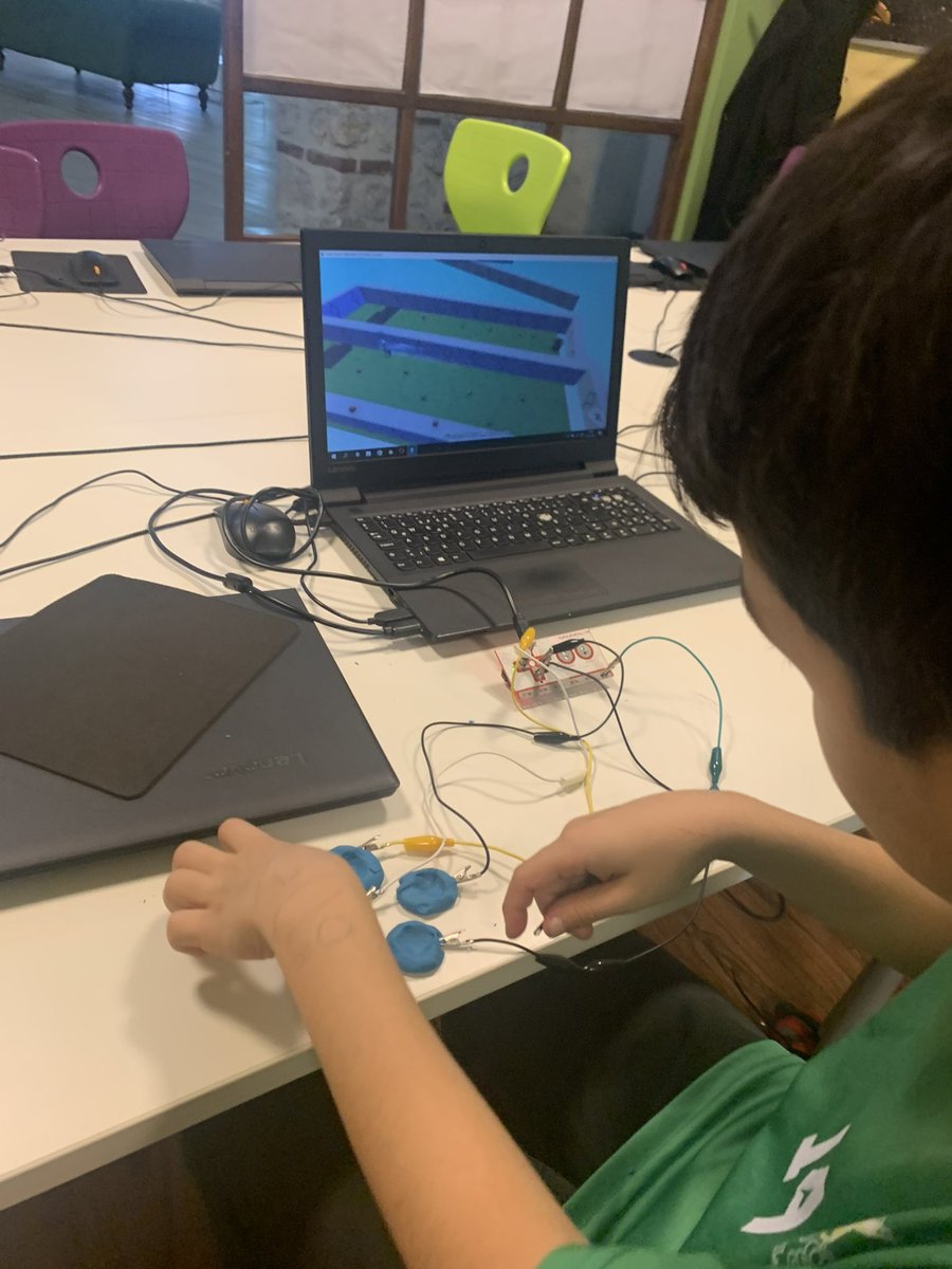 #Kodegame ile oyunumuzu tasarlayıp #makeymakey ileee oynuyoruz 💪🏻 <a href="/DOGA_BASAKSEHIR/">DOĞA KOLEJİ BAŞAKŞEHİR KAMPÜSÜ</a>
