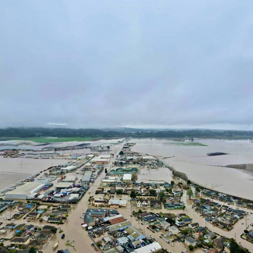 SupervisorAlejo's tweet photo. I urge our state leaders to provide aid in the state budget for undocumented flood victims who do not qualify for FEMA assistance &amp; additional relief for farmworkers who will be out of work due to flooded ag fields and not qualifying for unemployment insurance! 1/2 https://t.co/TrudlrQJtd