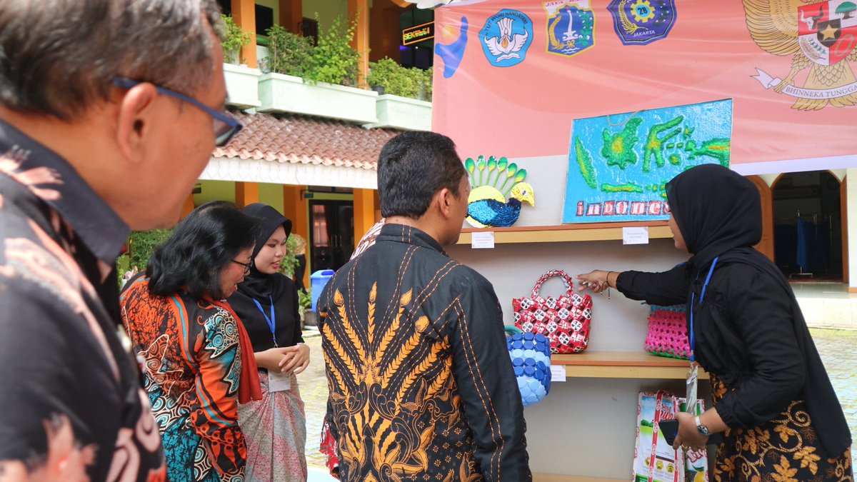 smkn28jkt's tweet photo. Kegiatan Peresmian SMK Pusat Keunggulan SMKN 28 Jakarta https://t.co/msazyWT41x
