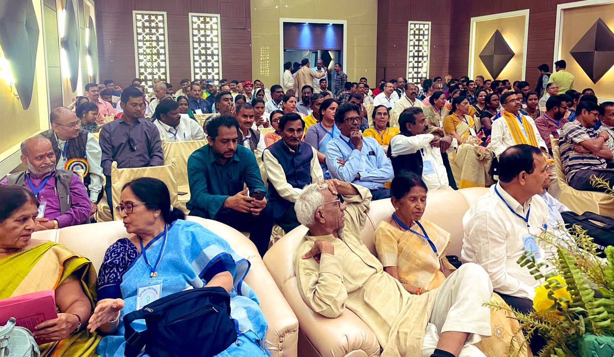 CFTUI2's tweet photo. Day 2 of #CFTUI congress at Varanasi in progress, the election committee briefing the delegates / participants about the entire process .
@ituc @itucasiapacific https://t.co/Pyo3wQDxYS