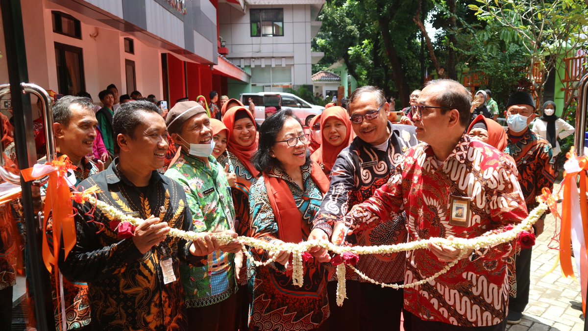 smkn28jkt's tweet photo. Kegiatan Peresmian SMK Pusat Keunggulan SMKN 28 Jakarta https://t.co/msazyWT41x