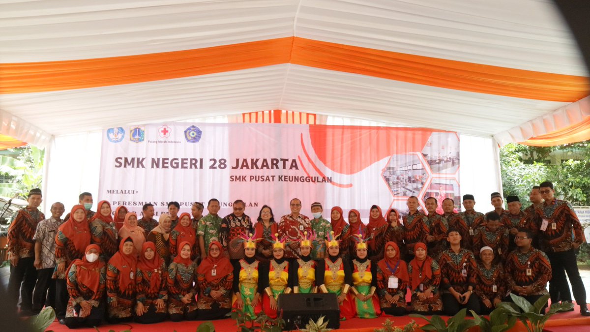 smkn28jkt's tweet photo. Kegiatan Peresmian SMK Pusat Keunggulan SMKN 28 Jakarta https://t.co/msazyWT41x