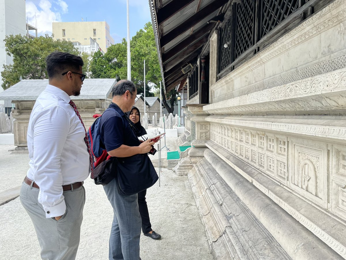 HeritageMv's tweet photo. The Delegation from Ocean Policy Research Institute, Senior Research Fellow Mr. Masanori Kobayashi and Executive board member of Women &amp; Democracy Uz. Mohamed Nazeel, visited The Malé’ Friday Mosque, Kalhuvakaru Mosque and The National Museum today. 
@OPRI_SPF @NatMuseumMV https://t.co/S6rNoqd0fy