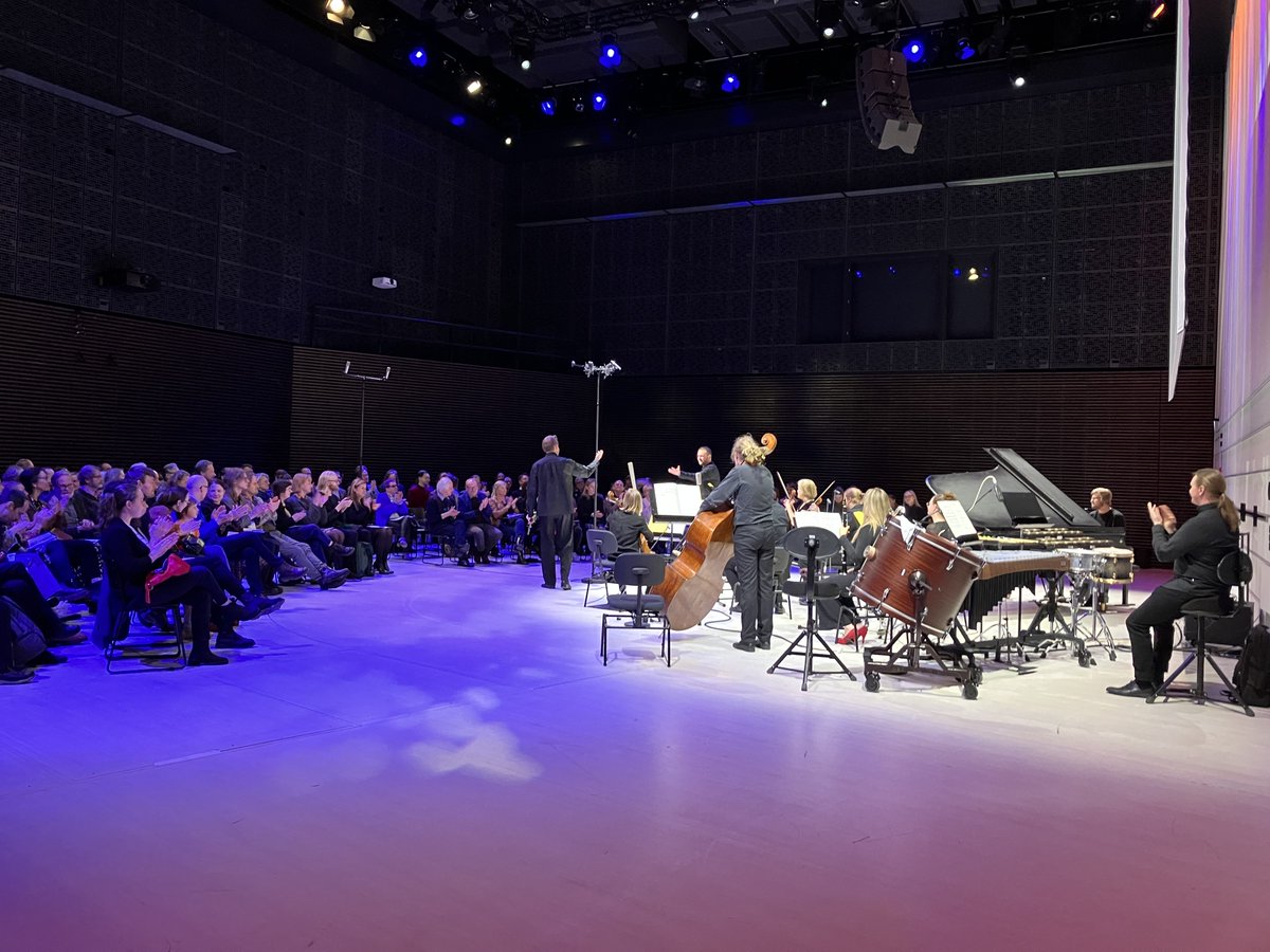 Uusinta Ensemble (@uusintaensemble) on Twitter photo Kiitos lauantain upeasta <a href="/MusicanovaHel/">Musica nova Helsinki</a> -konsertista kaikille mukana olleille! Konsertin radiointi on kuunneltavissa torstaista alkaen Yle Areenassa: areena.yle.fi/podcastit/1-64…
#MusicaNovaHel #uusintaensemble #sebastianhilli #tiinamyllärinen #anncleare Kiitos lauantain upeasta <a href="/MusicanovaHel/">Musica nova Helsinki</a> -konsertista kaikille mukana olleille! Konsertin radiointi on kuunneltavissa torstaista alkaen Yle Areenassa: areena.yle.fi/podcastit/1-64…
#MusicaNovaHel #uusintaensemble #sebastianhilli #tiinamyllärinen #anncleare