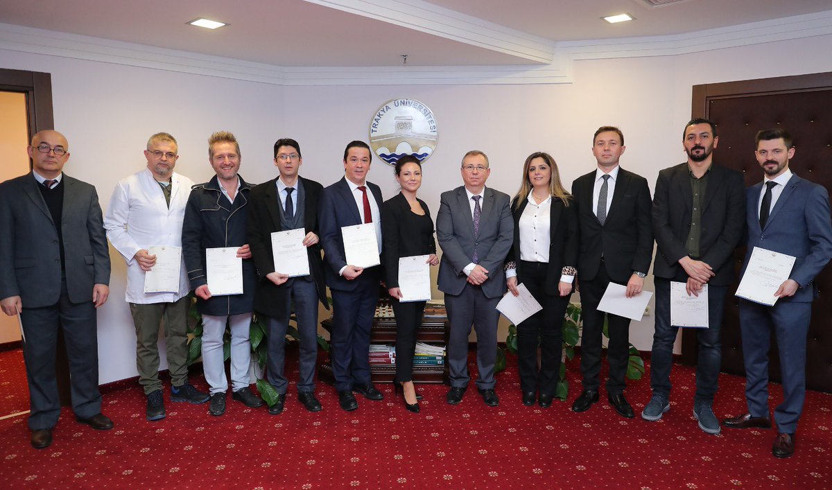 Rektör Prof. Dr. Erhan Tabakoğlu, Trakya Üniversitesinde doktor öğretim üyeliğine atanan akademisyenler ile bir araya gelerek görevlerinde başarılar diledi.

➡️ trakya.edu.tr/haber/ogretim-…