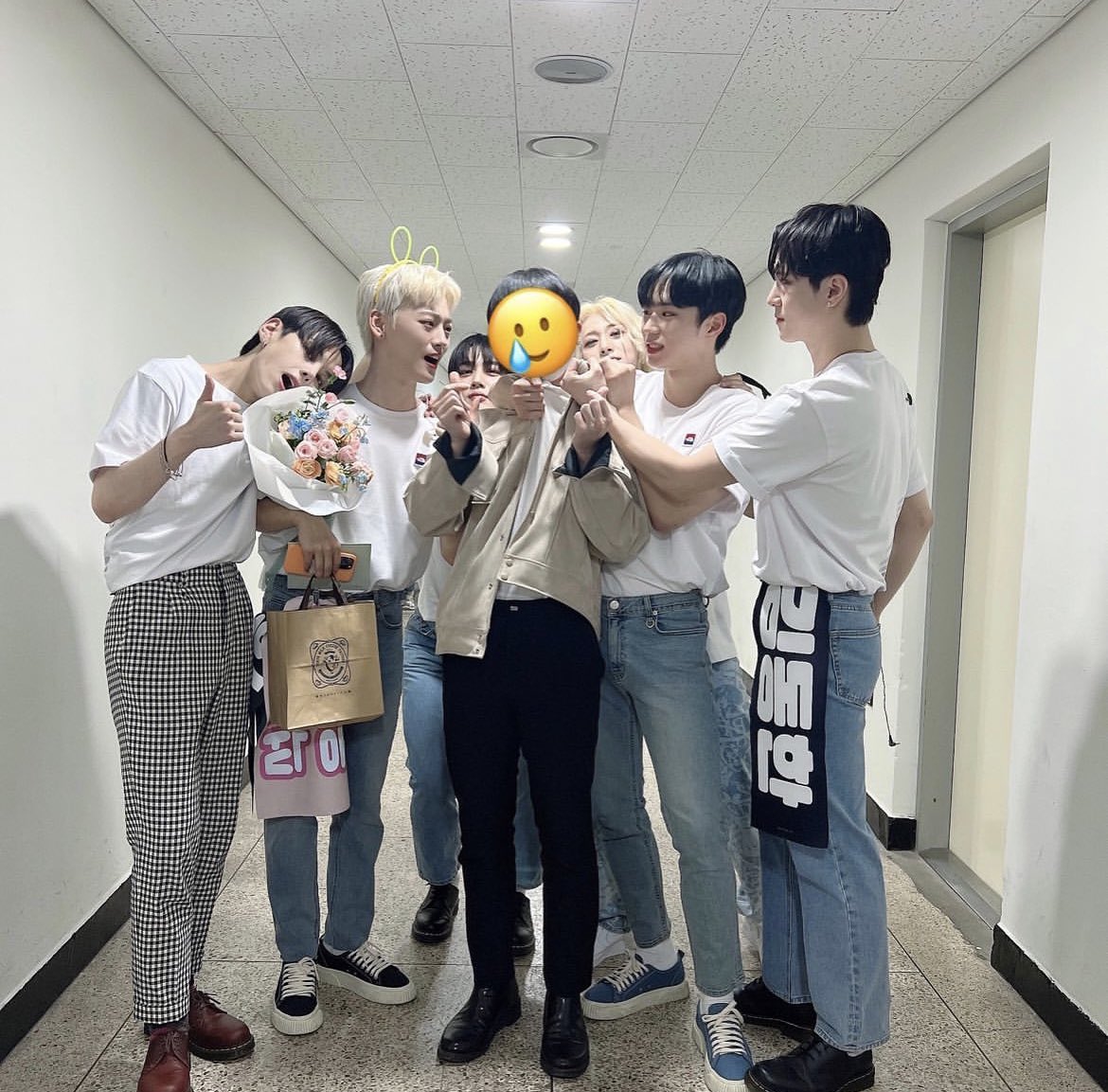 ふつうにプラベのふゆにゃん会いたいㅠㅡㅠ
胸ぐら掴んでるの誰w w w w w w w w w