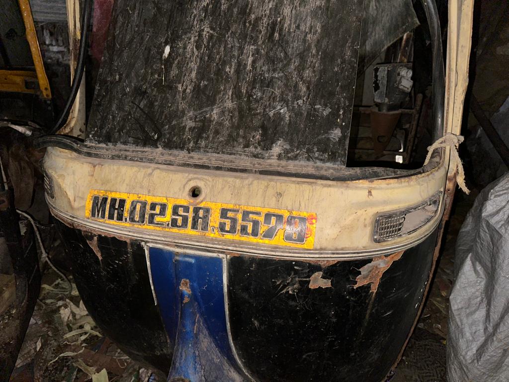 Ubaidkhan9222's tweet photo. Abandoned Autorickshaw vehicle's is lying in building from past 2 years
#Khatara
Location : khawja building bazar road bandra (west) near anjuman girls high school.
Mumbai : 400050
@MumbaiPolice
@MTPHereToHelp
@CPMumbaiPolice
@CMOMaharashtra https://t.co/coxtaK7nLx