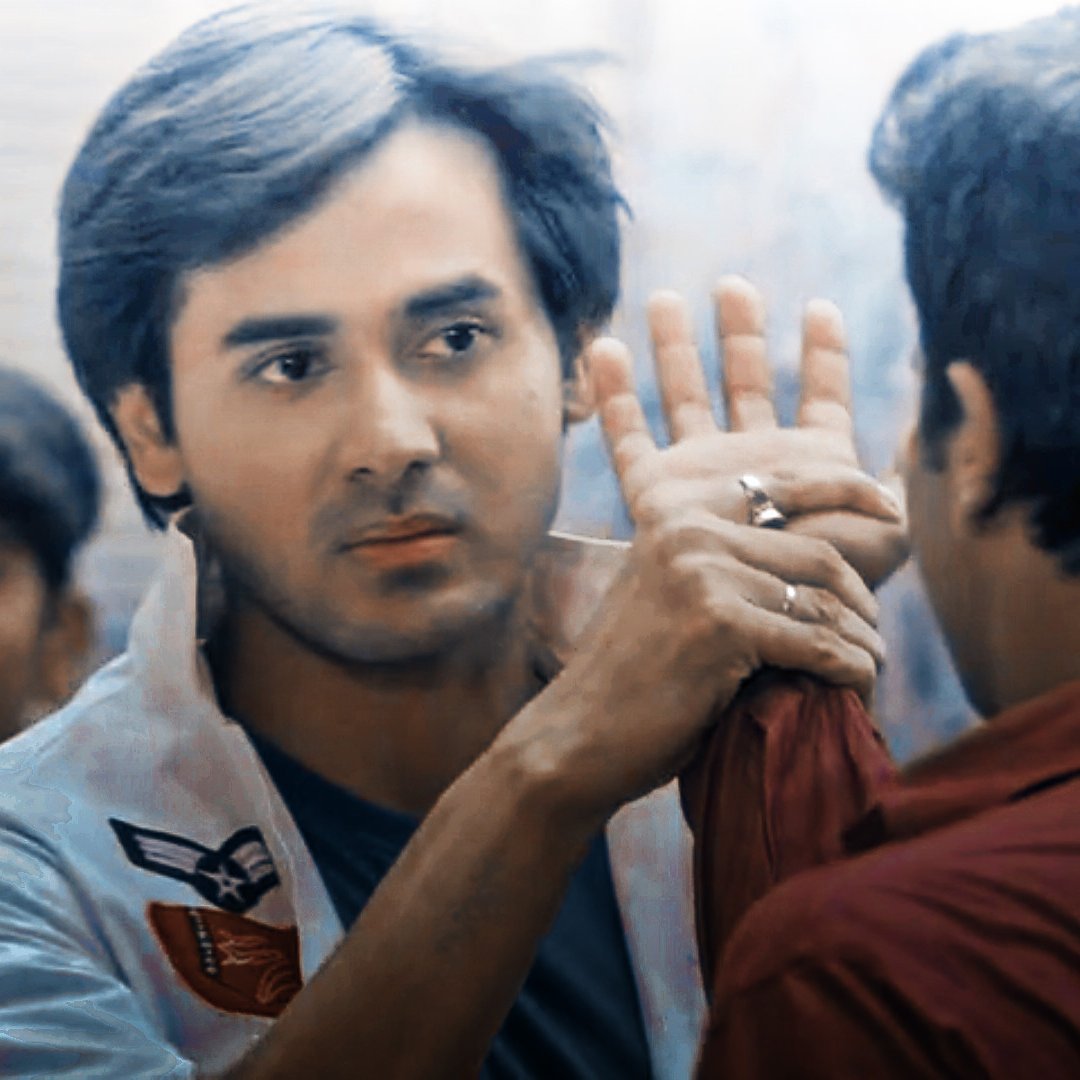qaagazkikashti's tweet photo. never been a fan of hero-aakar-heroine-ko-bachaega type scenes but mr. rai looked so haseen here 🤌✨

#YehUnDinonKiBaatHai #yudkbh #samaina #AshiSingh #RandeepRai https://t.co/na1Gj1a4t5