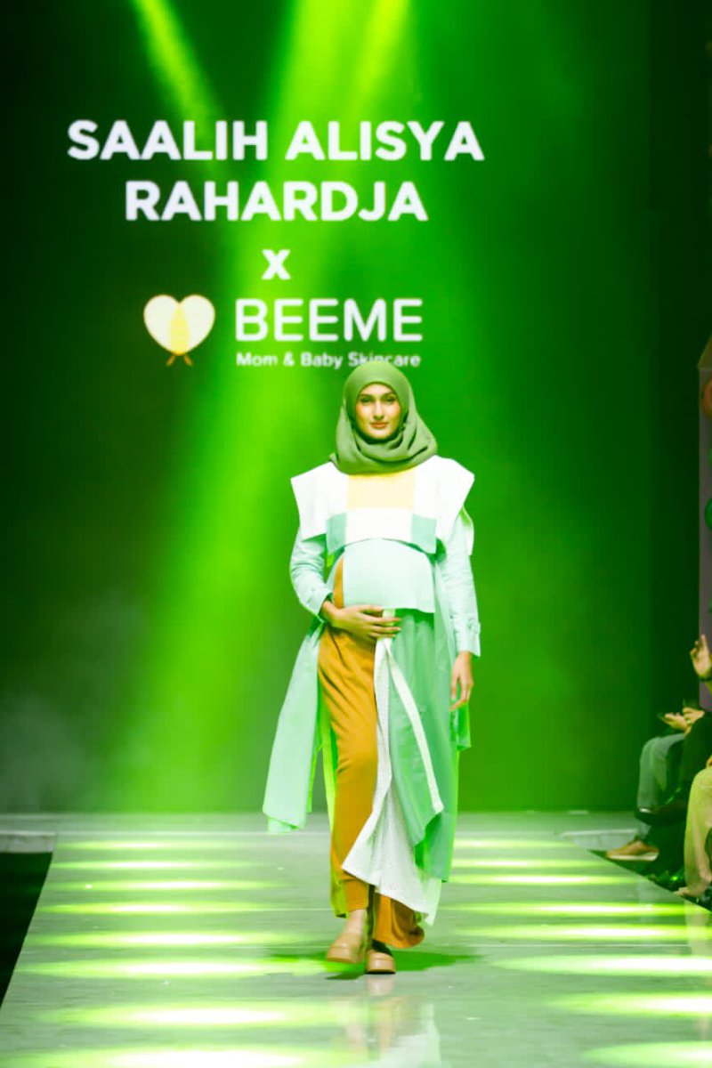 saalihalisya's tweet photo. Mulai dari yg pertama yaitu baju hamil, kedua baju menyusui DBF dengan vest sekaligus berfungsi sebagai nursing cover,baju dilengkapi gendongan &amp; terakhir baju nya dilengkapi dengan diaper bag yg bisa dilepas pasang mewakili para eping mom &amp; working mom 🥰. https://t.co/bBOIuIEDFs