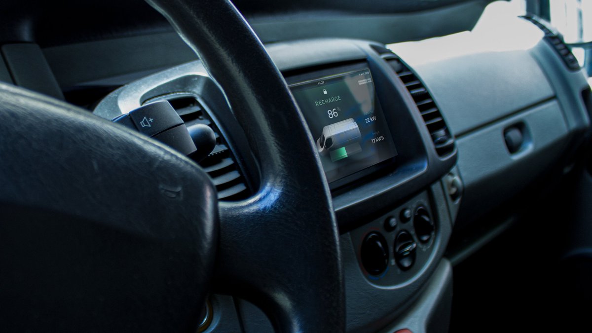 Nous ne convertissons pas juste les véhicules à l'électrique. 

Nous nous attachons à améliorer l'expérience de conduite de nos utilisateurs et à leur donner accès aux dernières technologies automobiles. Cet écran tactile en est l'illustration parfaite.