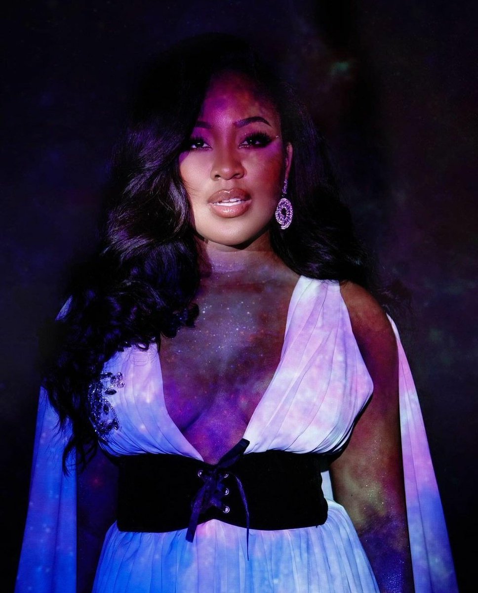 BrianBanana1's tweet photo. Happy 27th birthday to the queen
#HappyBirthdayErica
#HappyBirthdayErica 
STAR GIRL DAY 
MASH TATIN IS HERE
ELITE LEAGUe https://t.co/bzSuL2Tmjy