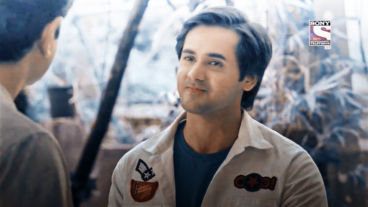 qaagazkikashti's tweet photo. how sameer conveyed everything smartly. his words were mixture of complains and support for naina.

randeep in this scene 🤌
the change in expressions, voice modulations, sarcastic smile. saying things subtly and being loud at proper places !!

#YehUnDinonKiBaatHai #RandeepRai https://t.co/l3KH7sxJ69