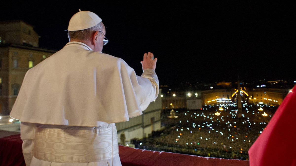 jmolaizola's tweet photo. Hoy se cumplen 10 años del pontificado de Francisco.  
Gracias por ser pastor. Muchos lo critican por arriesgar demasiado. Otros por arriesgar demasiado poco. Por mi parte, agradezco los intentos. Y rezo porque Dios le siga guiando. https://t.co/TzJYBJrhfs
