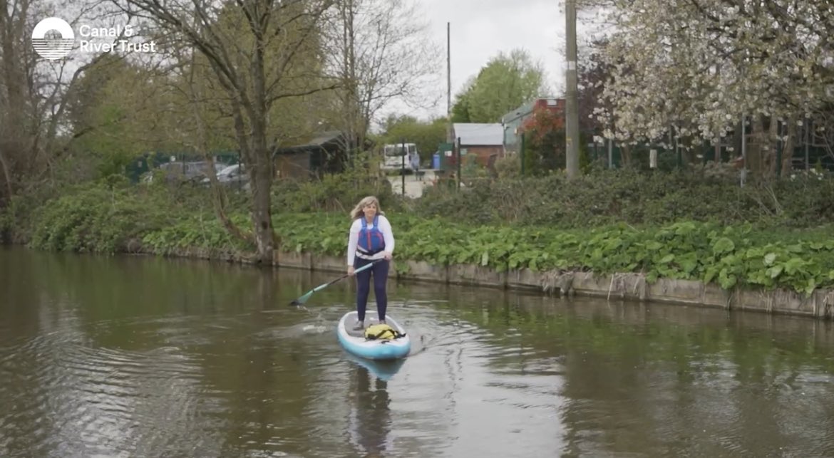 Loved working with @CanalRiverTrust on this video of why the canals are so important to our wellbeing + community, the #plasticschallenge + #LeedsLiverpoolCanal 💚 

#Skipton #lifesbetterbywater #SUPGB @CRTYorkshireNE 

Pic @BaldHiker #paddleboarding instagram.com/reel/CpuAvrVIF…