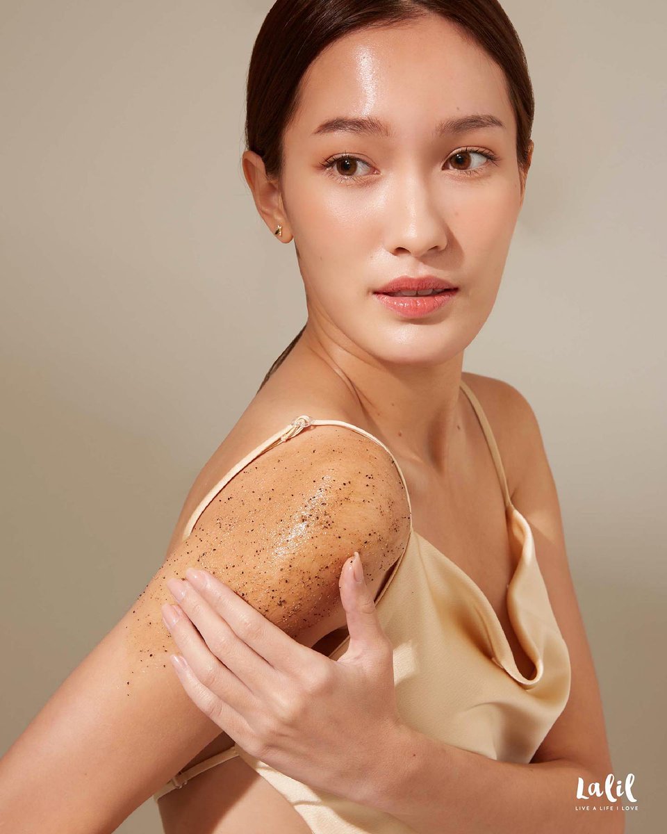 lalil_official's tweet photo. ปัญหาข้อศอก หัวเข่าดำกร้าน ผิวเปลือกส้มจะหายไป! ด้วย 𝑪𝒐𝒇𝒇𝒆𝒆 𝑩𝒐𝒅𝒚 𝑺𝒄𝒓𝒖𝒃 "สูตรผิวเรียบเนียน" อัดแน่นด้วยส่วนผสมจากธรรมชาติมากกว่า 97% จากเมล็ดกาแฟบด“อาราบิกา”
#Lalil #สิว #สครับ #โชว์หลังใสอย่างมั่นใจ #Coffee https://t.co/8F5MBN0JrL