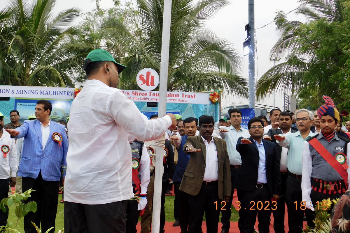 ermgroup2's tweet photo. ERM Group John Mines of M/s R. Praveen Chandra received multiple awards during the 21st Mines Environment and Mineral Conservation Week final day function and award ceremony in Kalaburagi
#Turbosteel #ermgroup #kalaburagi https://t.co/QKNeR2IJfG