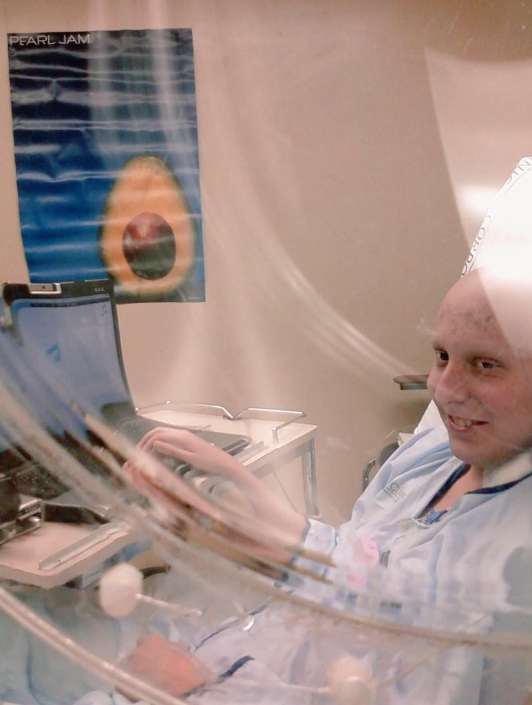 Bé, avui 13 de Març fot 15 anyassos que em fan fer el transplantament de medul·la 🙌 així que si coneixeu algú de Sant Joan de Déu, l'Hospital Clínic o de la fundació Josep Carreras, feliciteu-los! Que gràcies a tota aquesta bona gent encara sóc per aquí donant la turra! ❤️