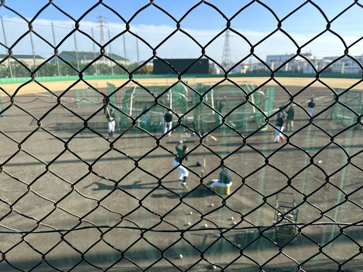 VanAsahi's tweet photo. So efficient practice with everyone on the team knowing what they need to do. All the equipment is well taken care of. Takes only 2 players to move a turtle and 1 to bring 2 ball carts. https://t.co/vkziRsR332