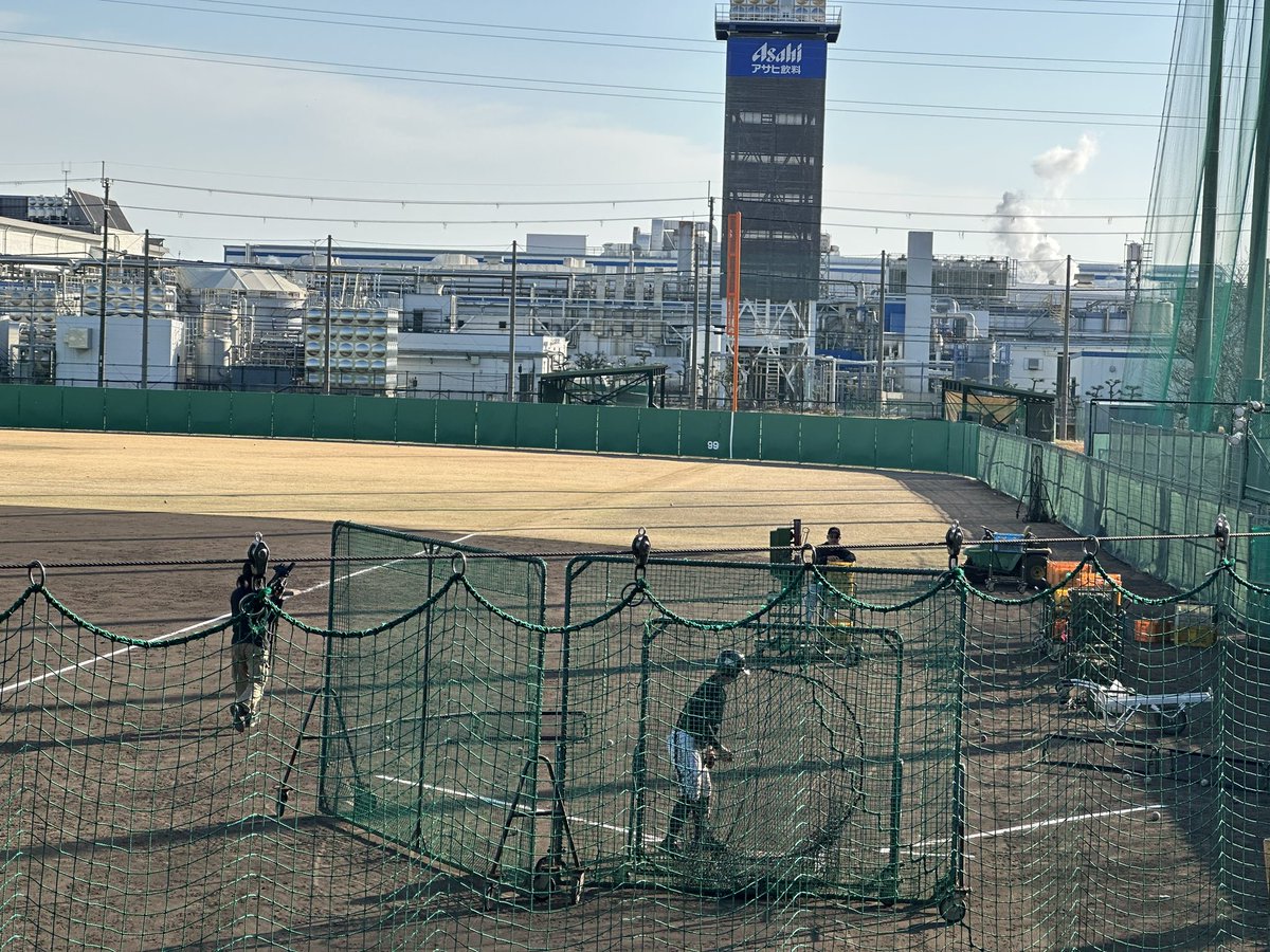 VanAsahi's tweet photo. So efficient practice with everyone on the team knowing what they need to do. All the equipment is well taken care of. Takes only 2 players to move a turtle and 1 to bring 2 ball carts. https://t.co/vkziRsR332