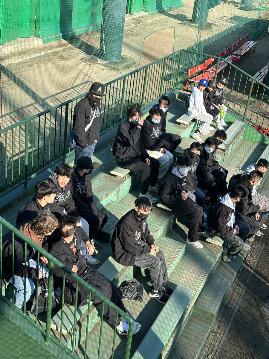 VanAsahi's tweet photo. So efficient practice with everyone on the team knowing what they need to do. All the equipment is well taken care of. Takes only 2 players to move a turtle and 1 to bring 2 ball carts. https://t.co/vkziRsR332