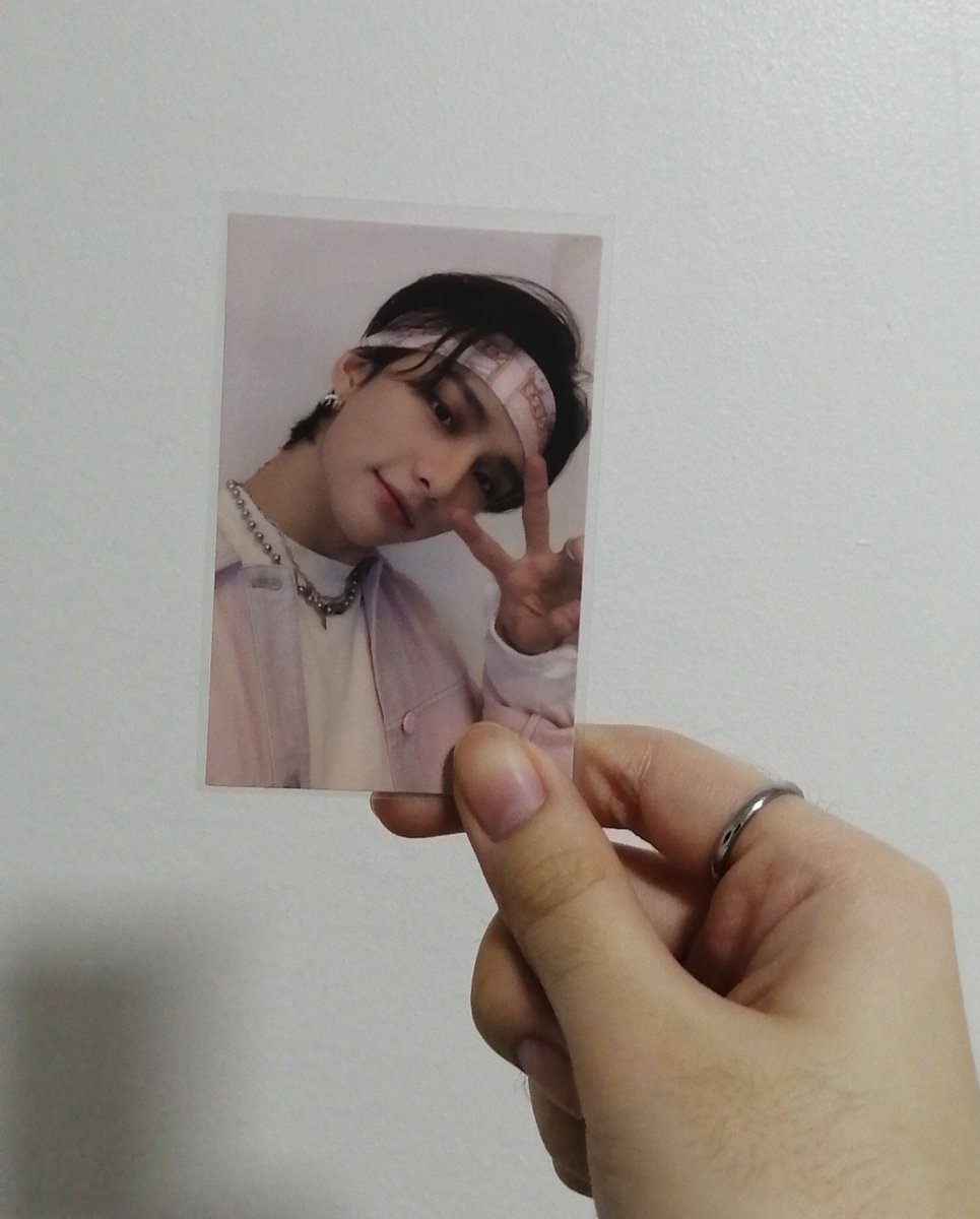 sunjkart's tweet photo. 💌 ꒰ wts lfb ph ꒱ #hyunsbentablez 
 
   𓂋 Hyunjin Go Live Concept pc 
    ╰ ₱350 + pf  
    ╰ ​PAYO; 3 days res

— onhand, mint condi
rcbyt!
https://t.co/dzJ7kituoj 
reply/dm to claim!

🖇️ stray kids photocard hwang hyunjin bang chan leeknow changbin han felix seungmin i.n. https://t.co/2pUMM7PYj5