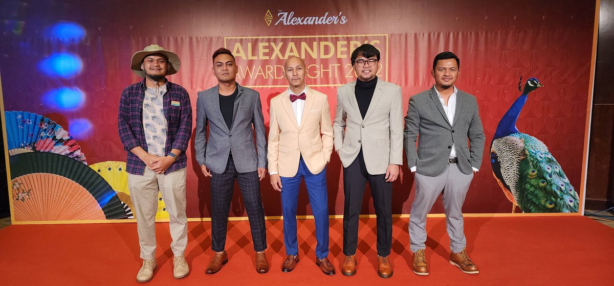 AIAByCOPOT's tweet photo. With the team!
#WeAreAlexanders #TheAlexanders
#CrazyAlexanders #AlexandersAwardNight
#ArkanAdvisory #MSHB https://t.co/QX7Ar3OcDc