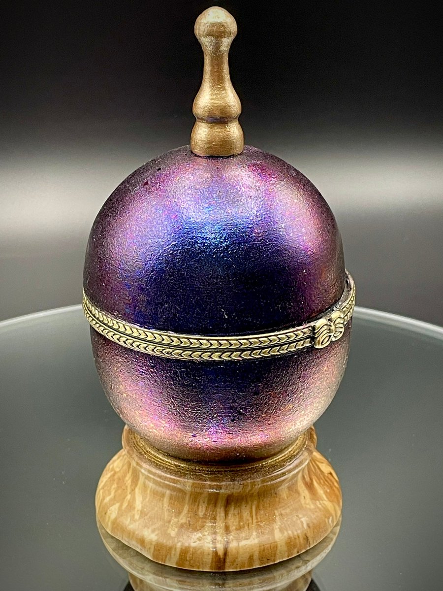 clocksncandles's tweet photo. Good morning #earlybiz

Have you seen our latest addition to our website. 

“The Purple Orb” a handmade wooden trinket box with decorative brass hinge and embellished with chameleon flakes and metallic powders to make this regal piece. 

https://t.co/1KOq7gs2Fi https://t.co/QaSVHp9xho