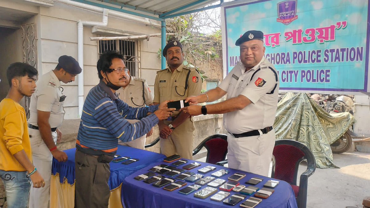 dcpnorthhcp's tweet photo. To get back Missing mobiles, give a true happiness.  Toady Malipanchghora PS, HPC handed over 42 such mobiles to their owners.
#PhirePawoa
#ToServeToProtect
#HowrahCityPolice https://t.co/t4NlfFqAVD