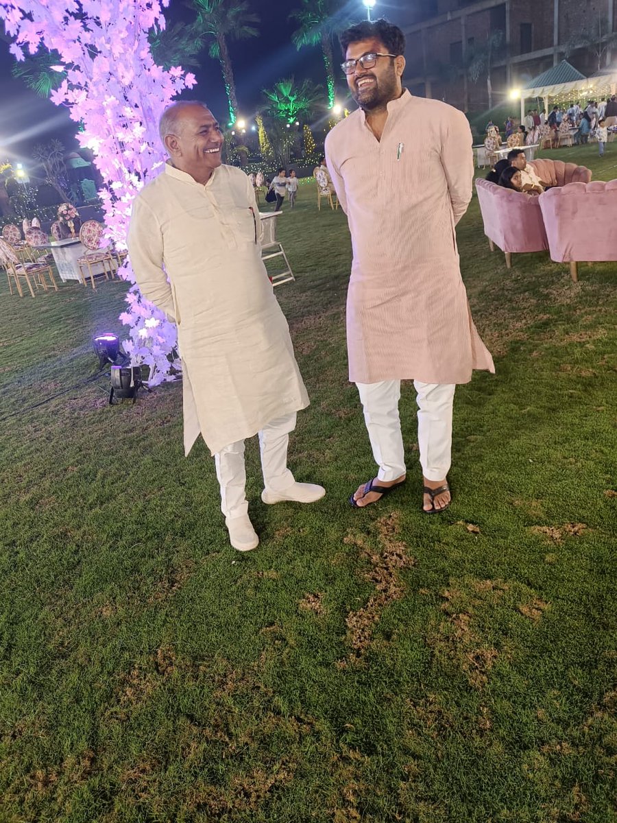GauravBarautRLD's tweet photo. #शामली 
वीरेंद्र राणा जी के यहाँ शादी समारोह में शामिल हुआ अपने गुरु जनो वे छोटे बडे भाईयो से मिलना हुआ ❤️
#गौरवबड़ौत https://t.co/WHShXYzHdr