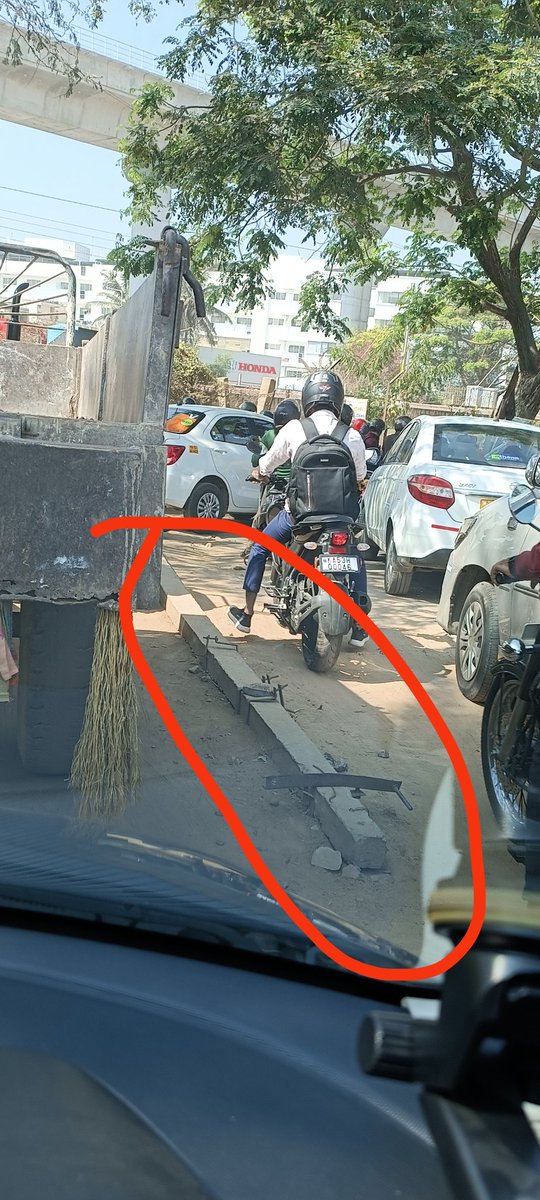 aay_see's tweet photo. @masaleemips @blrcitytraffic a random electric pole kept near the BMTC Depot 24 / KR puram railway underpass is proving hazardous for vehicles and causing traffic disruptions. Please get it cleared. https://t.co/DaCEN7Y2uF