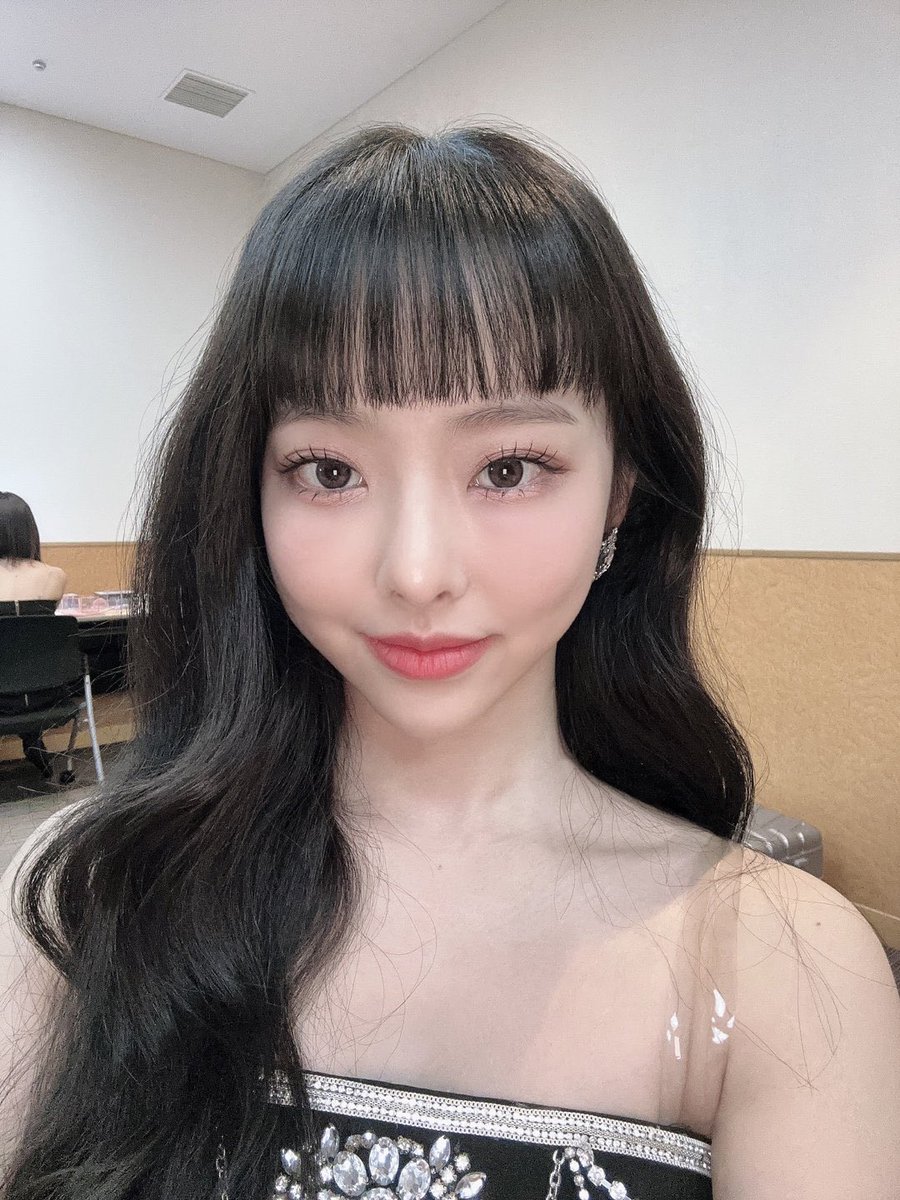 vivigraphy's tweet photo. 230313 Vivi fancafe update
#6YearsWithVivi
"Time flies is already been 6 years So many memories have been made in 6 years..I laughed and cried and there were many experiences..I dont know how to express my feelings but Im always grateful and thankful..Lets all be happy together https://t.co/Dt7Zbf0Zqg