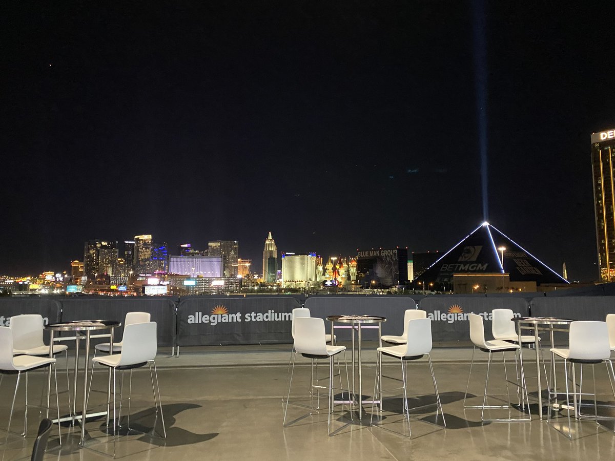 ccarrillo1983's tweet photo. @mickakers I was lucky to take a tour in October 2021 with the doors open! It’s spectacular #vegasbaby #lovethatview #RaiderNation #mothership @AllegiantStadm @raiders https://t.co/NHNuwCVHfe